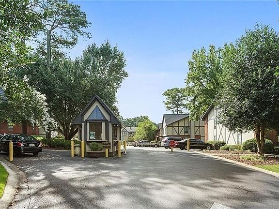 3rd image of 6851 Roswell Rd Unit D10