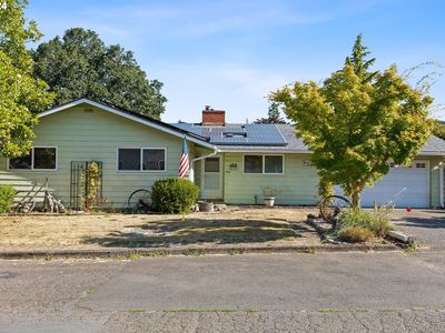 613 E Sunset Ct, Newberg, OR, 97132