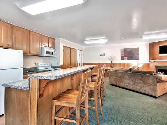5th image of 402 Oak Grove Ave APT F