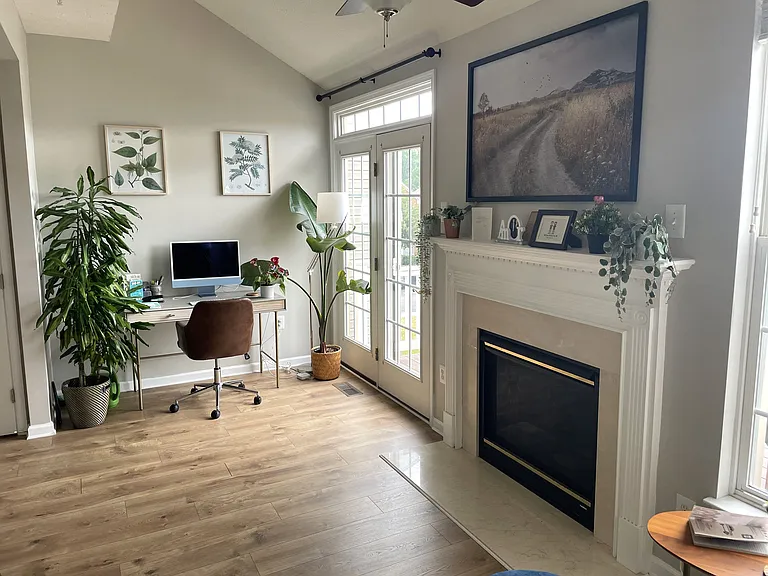 Sun room space attached to kitchen has doorway to deck. Gas fireplace is *inoperable*