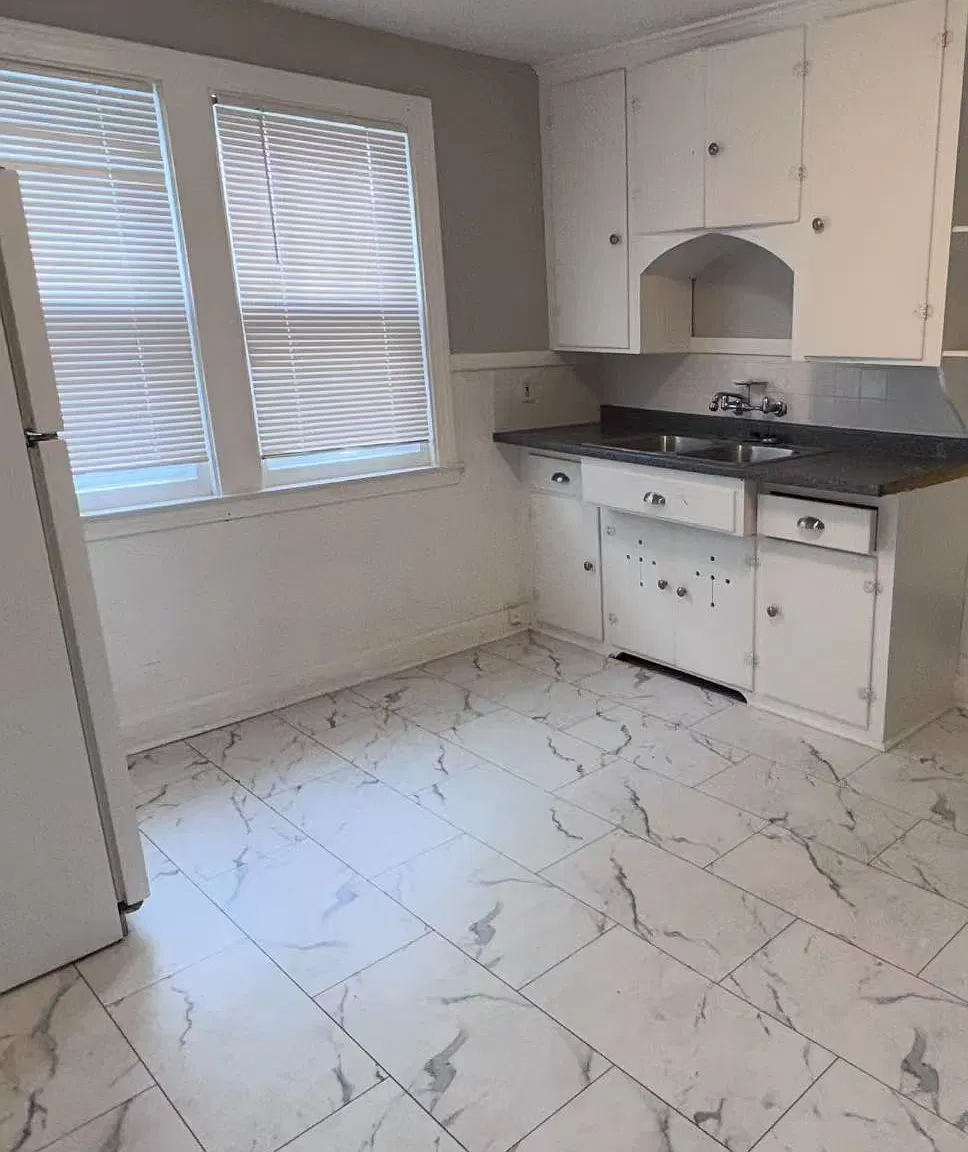 3 bed, 1100 sqft, $1,300 — Photo 2