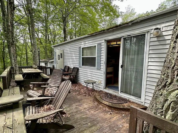 120 Crescent Dr, Milford, PA 18337