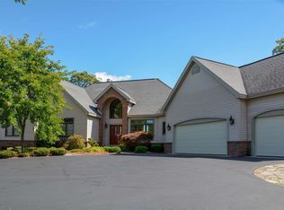 14488 Mapleton Ln, Traverse City, MI 49686