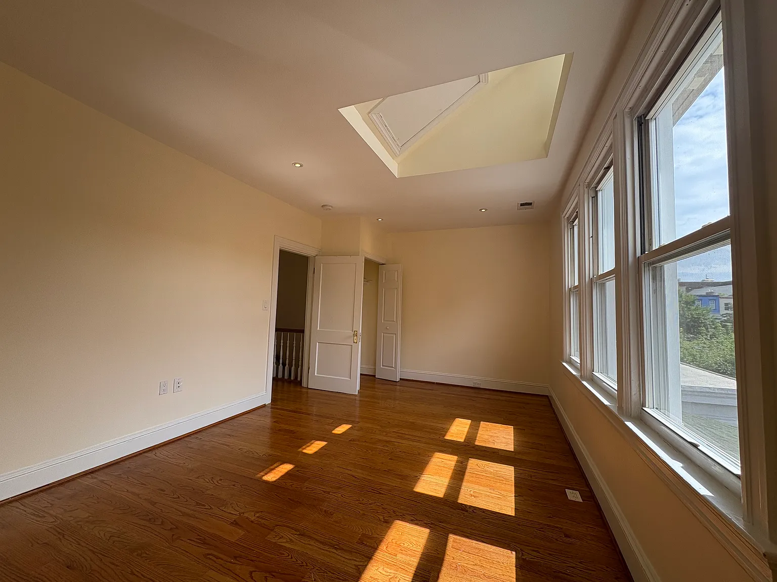 719 Otis Pl — Photo 4