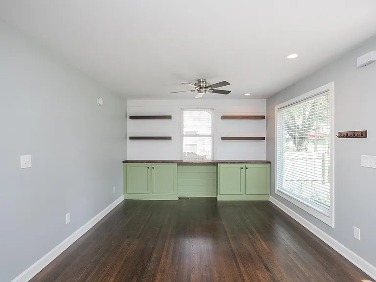1005 Malquin Dr — Photo 2