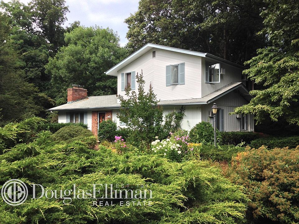 1st image of 20 Dogwood Dr
