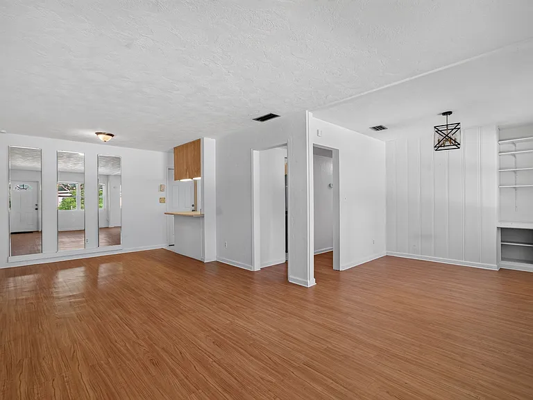 1524 NE 8th St — Photo 14