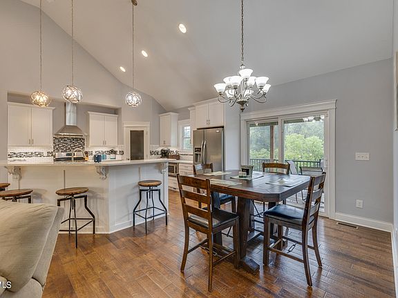5th image of 158 Hale Dr