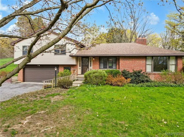 4121 Four Rod Rd, East Aurora, NY 14052