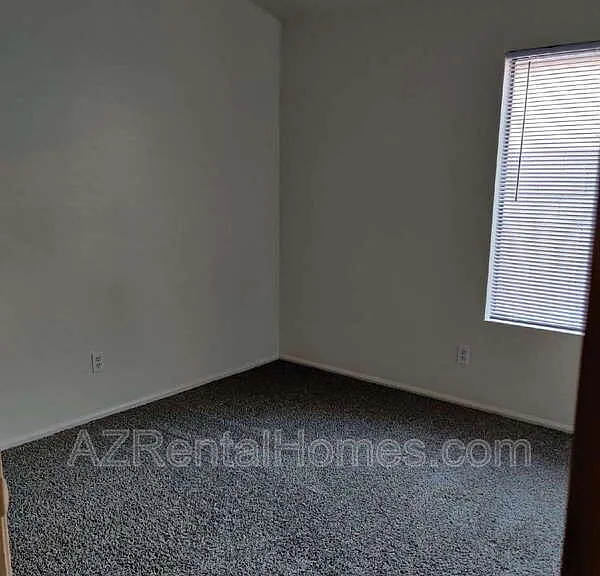 493 E Cantebria Dr — Photo 11