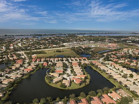 3rd image of 526 Latitude Ln