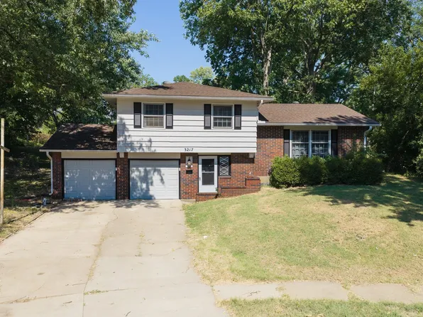 3217 SW Westwood Ct, Topeka, KS 66614