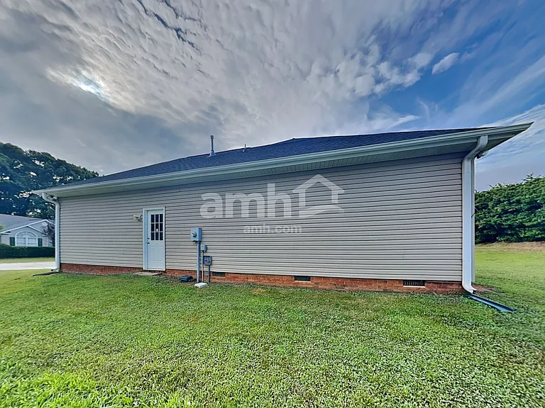 604 Lake Lennox Dr — Photo 19