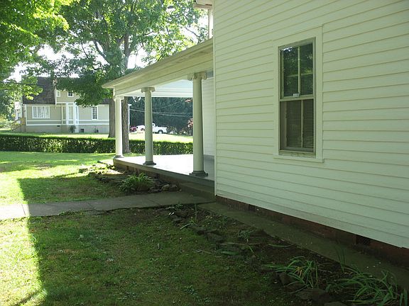 3rd image of 502 NE Midlake Dr