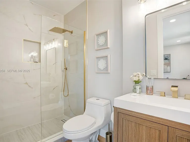 701 SW 17th St #701 — Photo 11