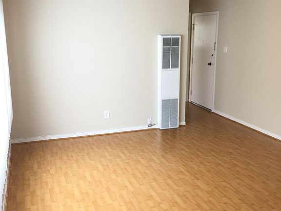 4th image of 3334 Fillmore St APT 103