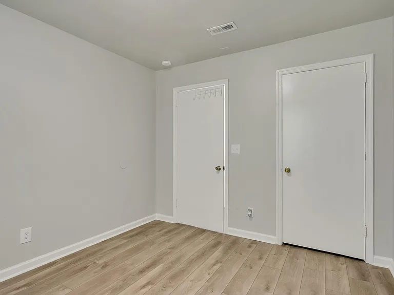 100 Old Trail Ct #1 — Photo 17