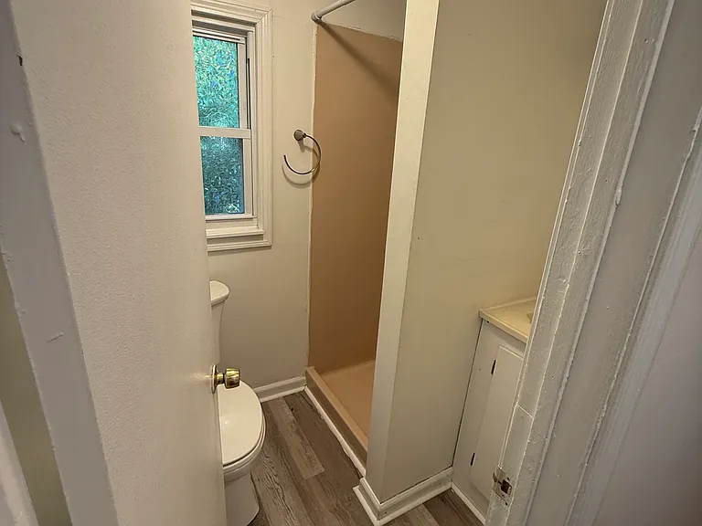 24 Columbia Rd — Photo 11