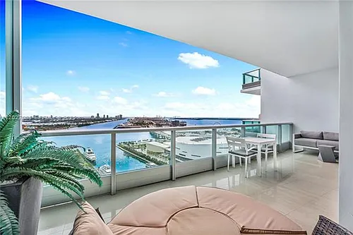 900 Biscayne Blvd Photo 1