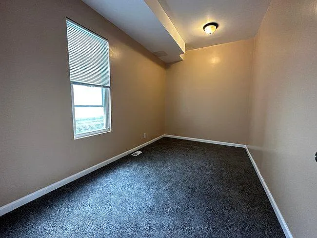 697 Allyn St — Photo 5