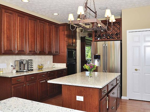 4th image of 4684 Bellerive Ct