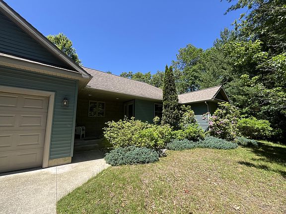 2nd image of 1424 Cuyahoga Ln