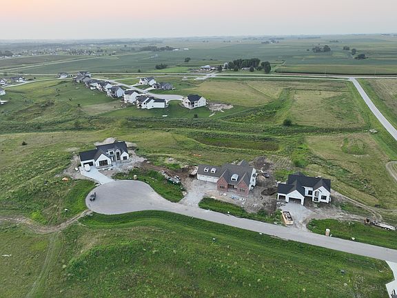 5th image of 50421 Clover Ct
