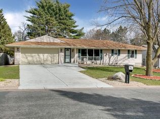 1996 Stanich Ct N, Maplewood, MN 55109