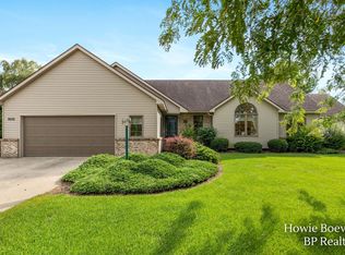 9112 Bluff Lake St, Zeeland, MI 49464