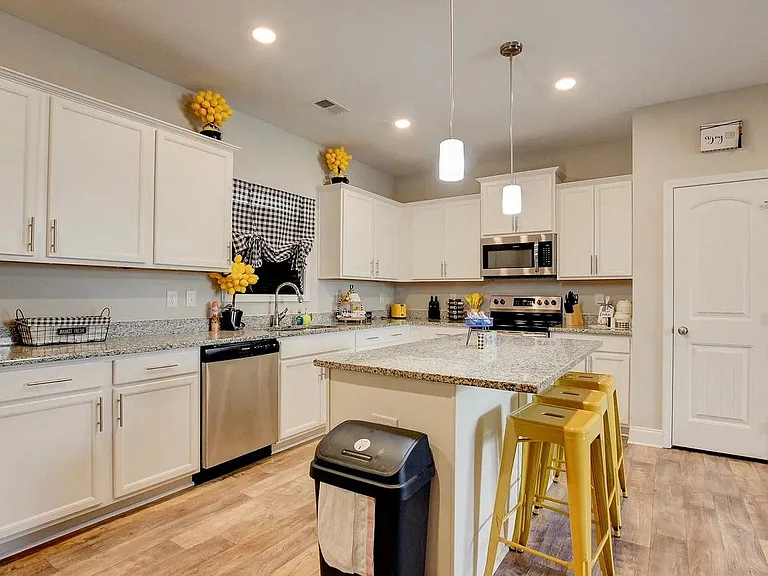1137 Black Oak Cir — Photo 34