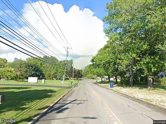 Exterior Neighborhood (street photo)