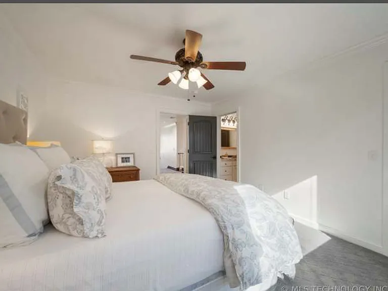 1436 E 35th Pl — Photo 24