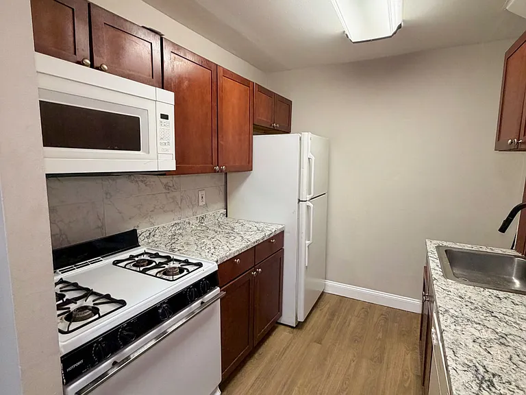 Hill Manor/Edgemont Terrace — Photo 7