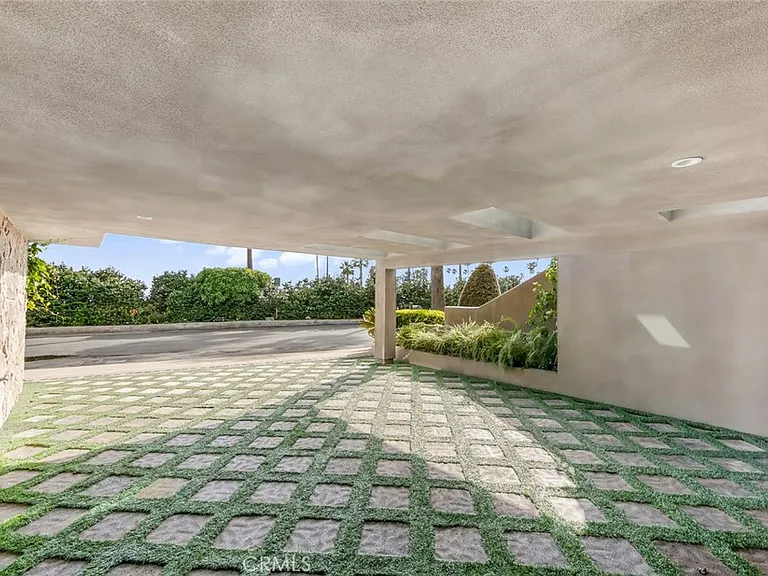 3130 Breakers Dr — Photo 64