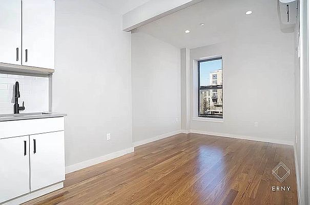 1st image of 184 Hart St #8