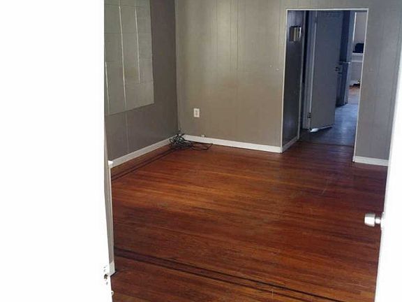 4th image of 4756 Tampa St