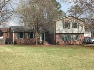 562 Cascade Dr, Lilburn, GA 30047
