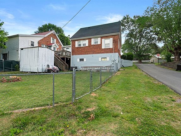 4th image of 703 W Main St
