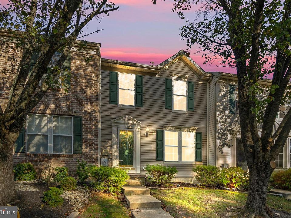 1st image of 19 Coachlight Dr