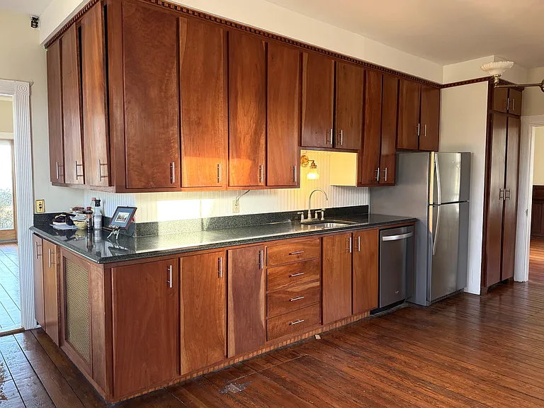 Walcott Ave — Photo 12