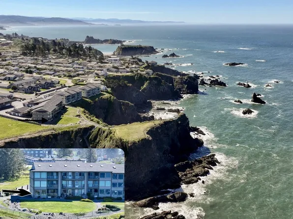 1307 Moore St Unit 704, Brookings, OR 97415