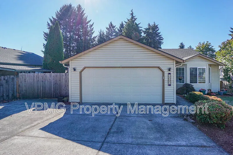 3 bed, 2.0 bath, 1547 sqft, $3,000 — Photo 2