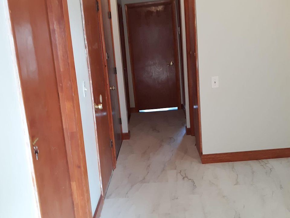 2nd image of 287 Chelsea St #3