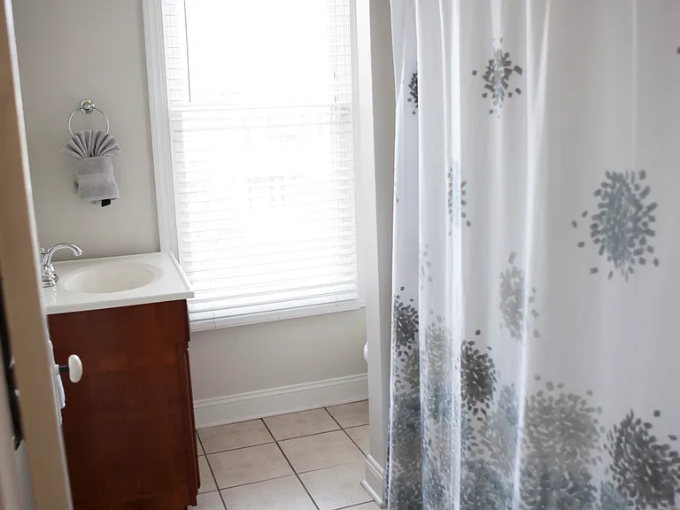 3225 Ellwood Ave — Photo 32