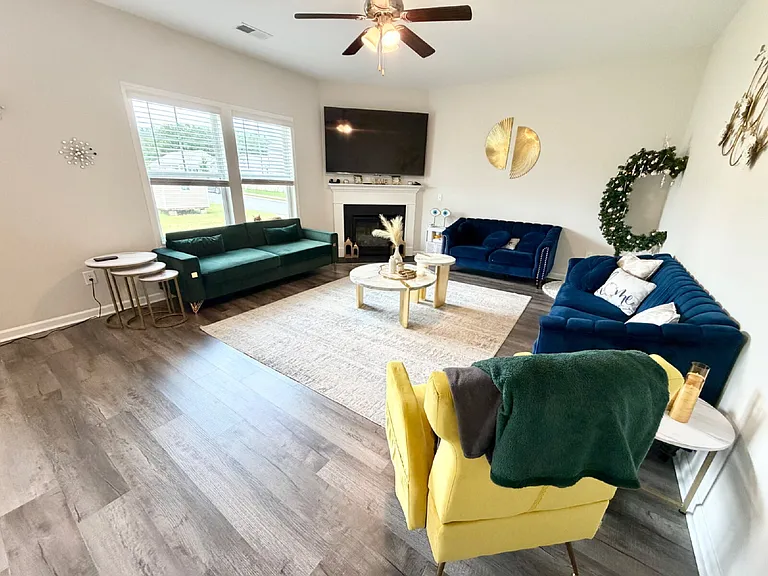 323 Alameda Ln — Photo 9