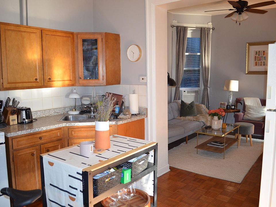 Kitchen and Living Room (with previous tenant's furnishings).