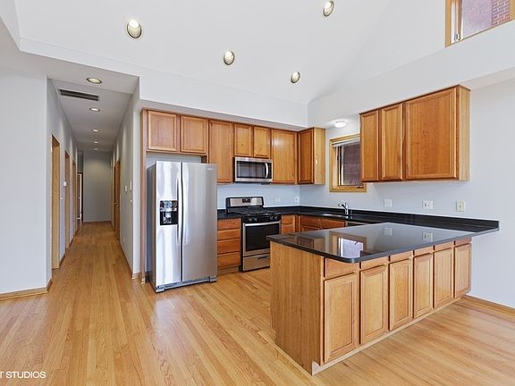 2nd image of 2036 W Pierce Ave APT 4