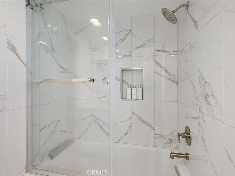 1045 Gaviota Dr #B — Photo 25