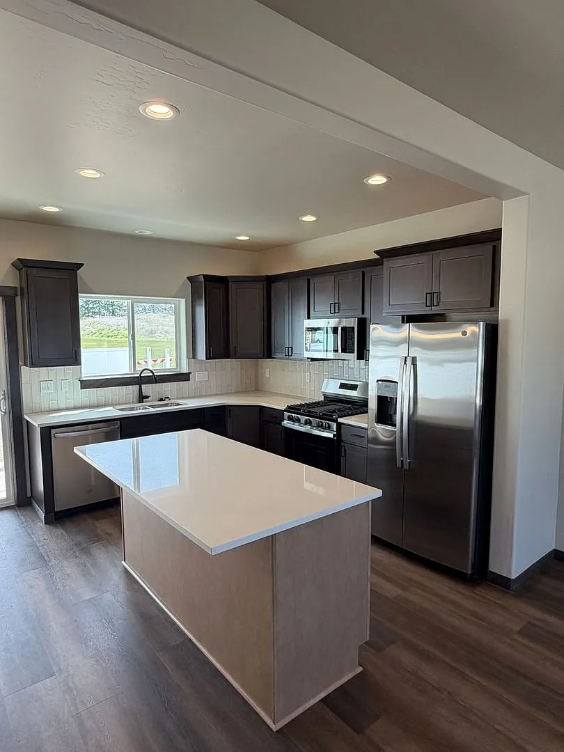 **Coming Soon** Beautiful & Brand New 4 bd/2.5 ba Home — Photo 2