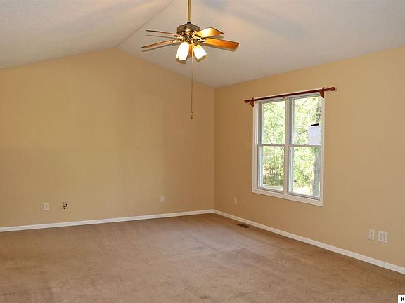 5th image of 3202 Apple Valley Dr